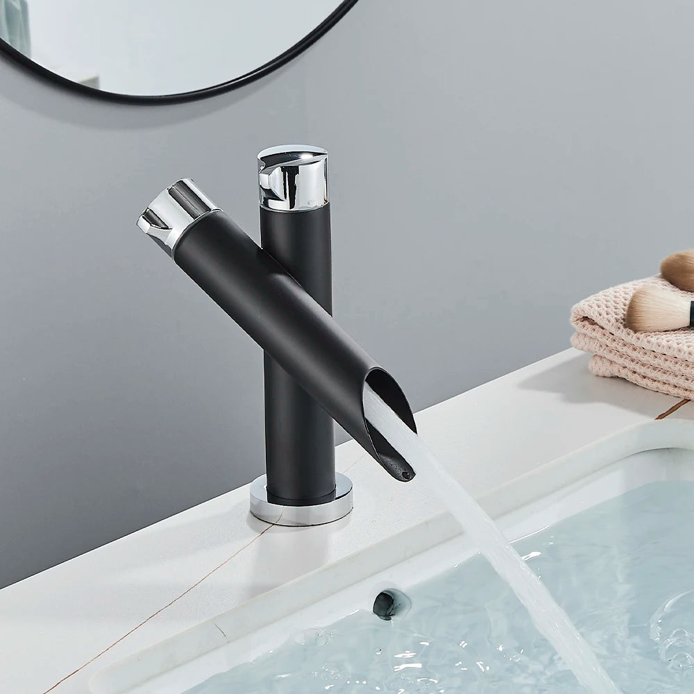 Robinet Cascade Noir Mat Finition Chrome Design Oblique - RIVELLA