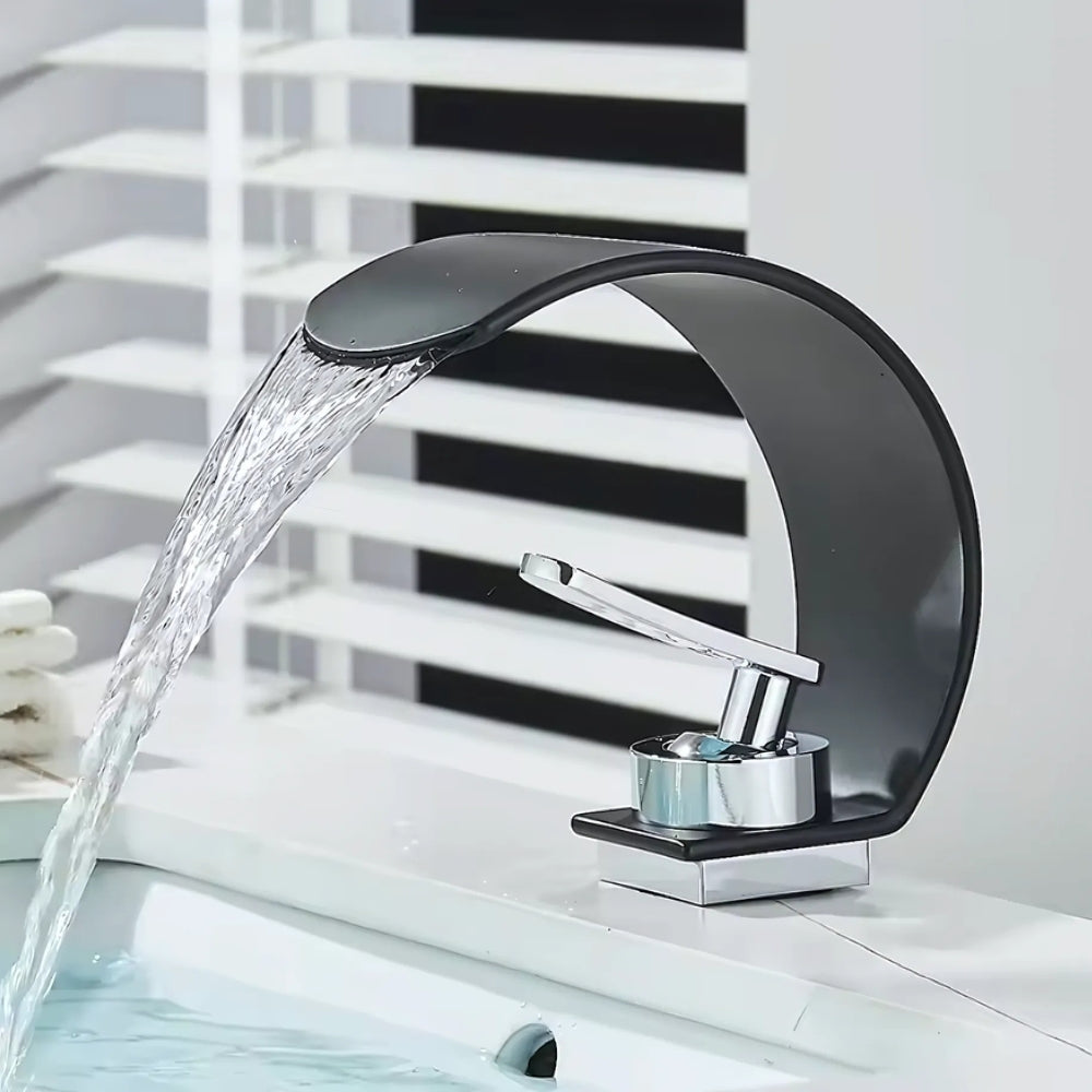 Mitigeur Design Effet Cascade Noir Et Chrome - LUVIA