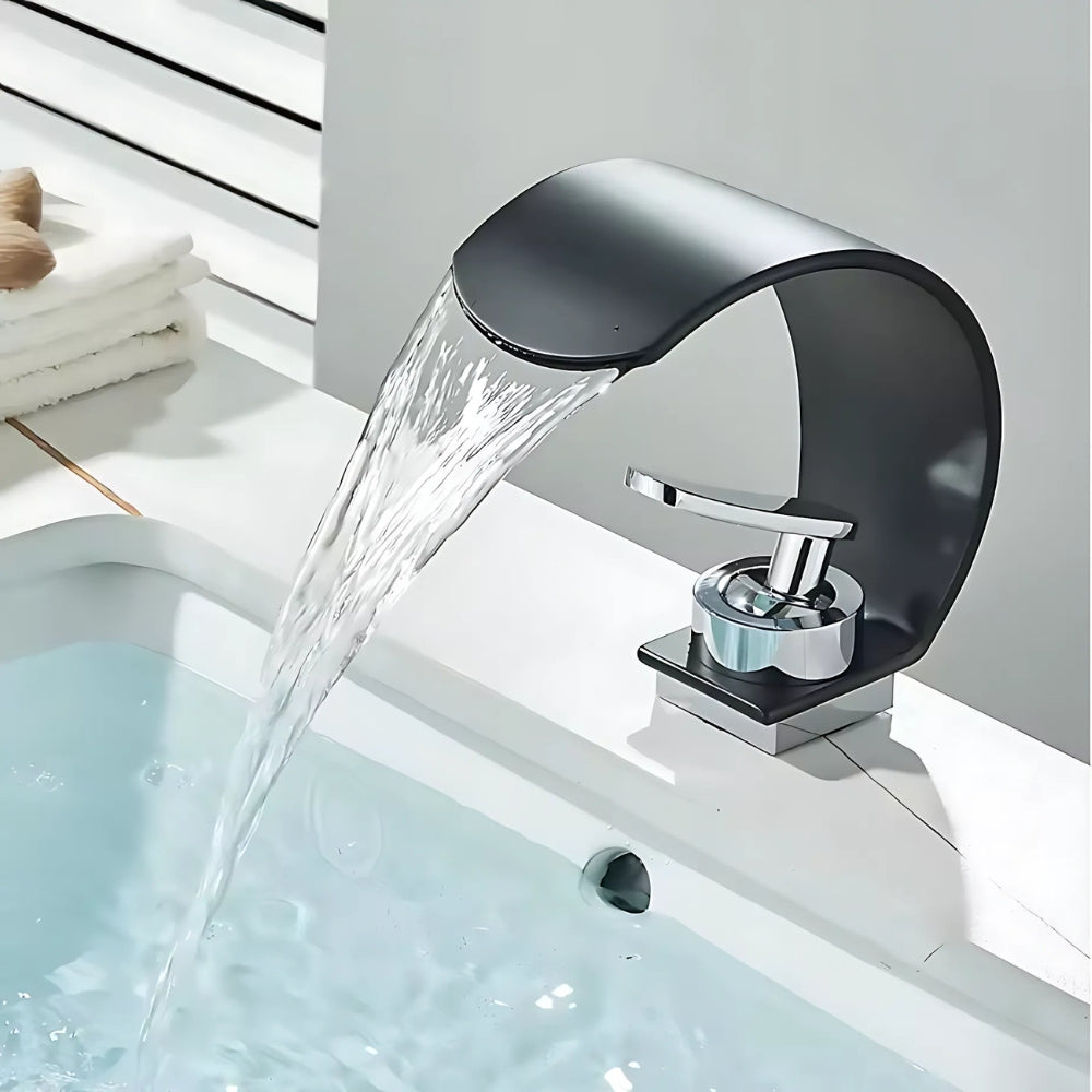 Mitigeur Design Effet Cascade Noir Et Chrome - LUVIA
