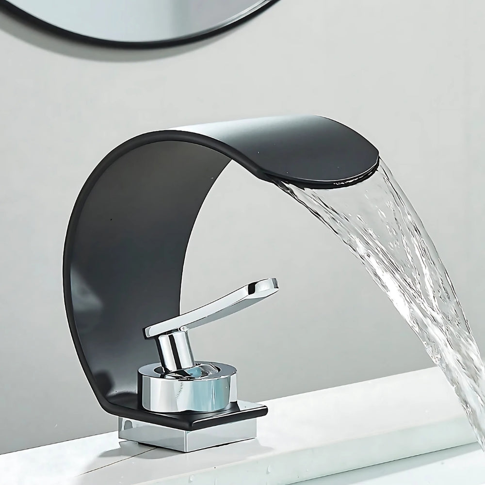 Mitigeur Design Effet Cascade Noir Et Chrome - LUVIA